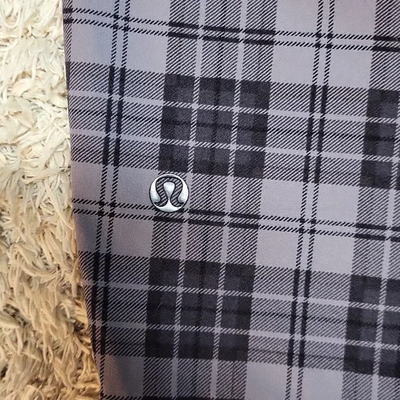 Lululemon shorts - Picture 4 of 5